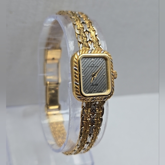 Womens Vintage Hamilton Seville Quartz Gold Tone Watch 8858 New Battery Petite - Picture 3 of 9